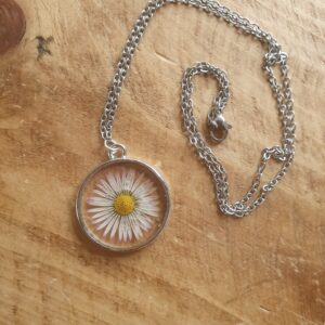 Ketting met verse bloem