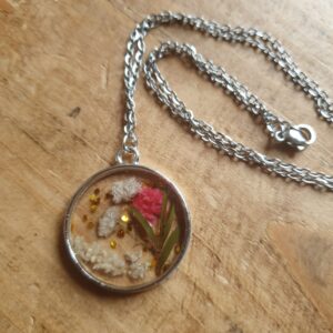 Ketting met verse bloemen