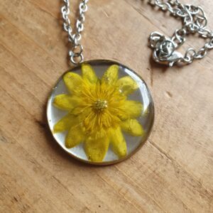 Ketting met boterbloem