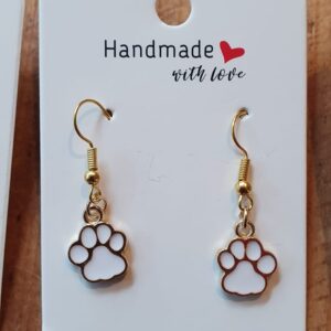 Oorbellen met witte honden pootjes